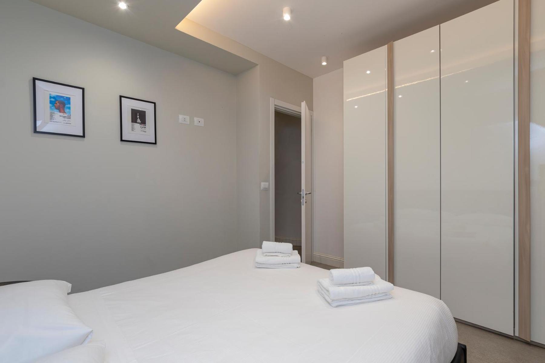 Xenia - Spacious Three-room In Moscova Area * Mailand