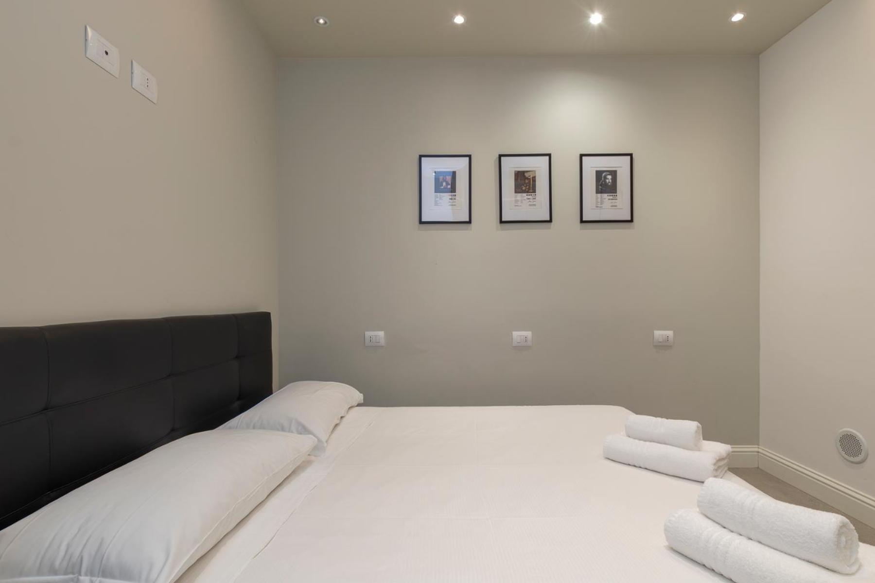 Xenia - Spacious Three-room In Moscova Area Apartment Mailand