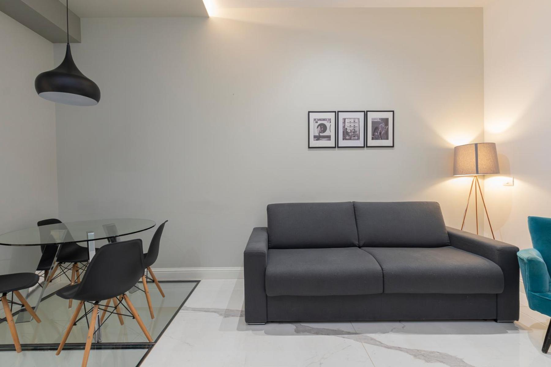 Xenia - Spacious Three-room In Moscova Area Mailand