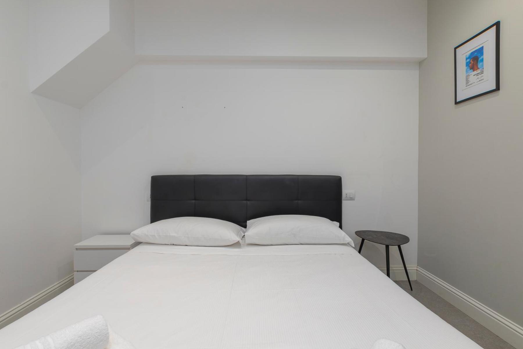 Xenia - Spacious Three-room In Moscova Area Apartment Mailand